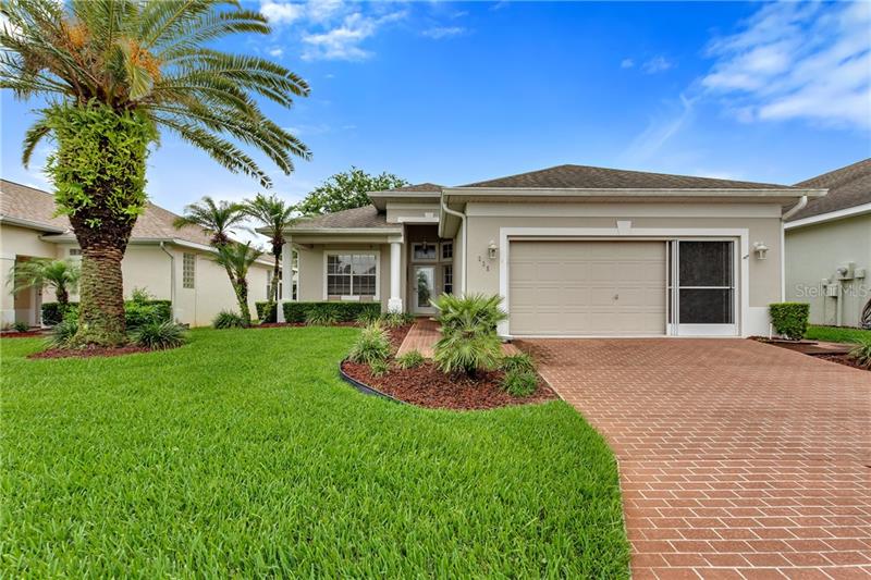 Casa en venta en 225 High Vista Dr, Davenport, FL 33837